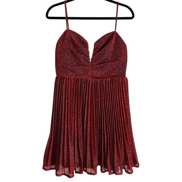 New NWTLulu’s Medium Shine Tonight Red Sparkly Pleated Skater Dress Notch Neck M - Picture 3 of 16